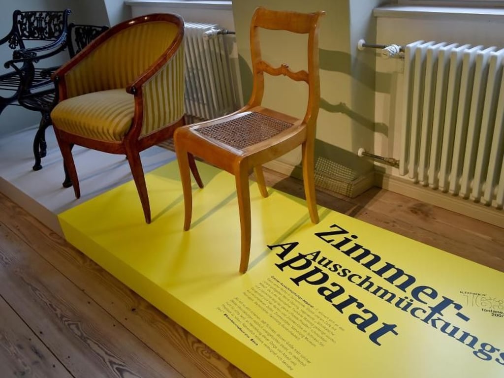 Stühle aus dem Haushalt Fontanes. Foto: Bernd Settnik