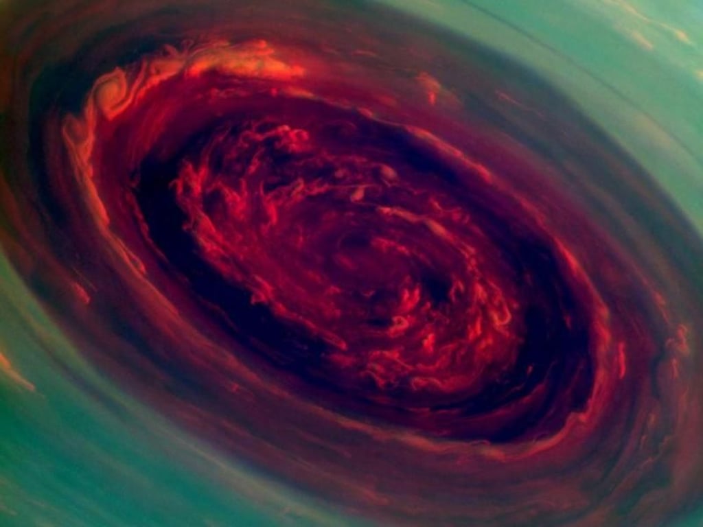 Die Cassini-Aufnahme zeigt den Wirbel eines Sturms am Nordpol des Saturn auf. Foto: NASA/JPL/ESA
