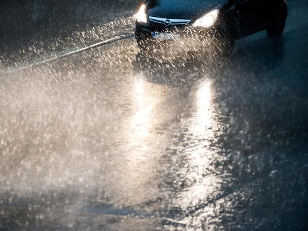 Heftiges Gewitter in Göttingen - auch das gehört(e) zum Wochenendwetter. Foto: Swen Pförtner