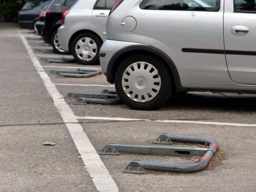 Der persönliche Stellplatz fürs Auto darf nicht für Fahrräder oder andere Gegenstände genutzt werden. Foto: Andrea Warnecke/dpa-tmn