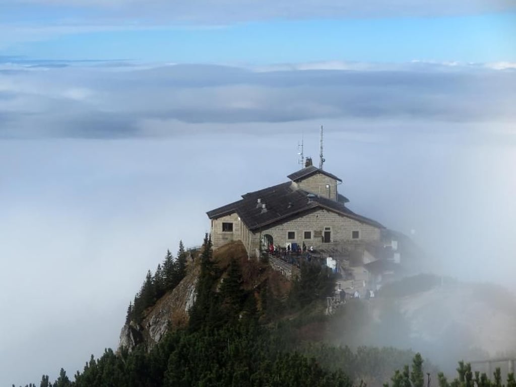 Über den Wolken: Das Kehlsteinhaus ist ein Ort voller Geschichte, es wurde einst von der NSDAP gebaut. Foto: