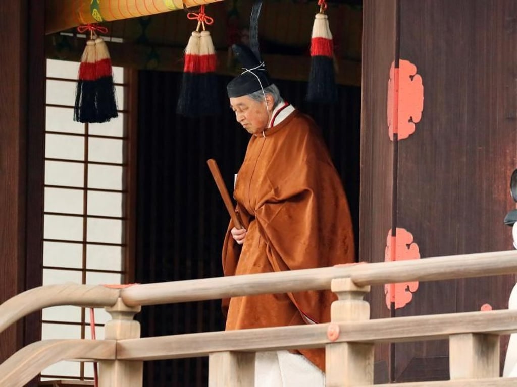 Kaiser Akihito hat den Göttern des Landes seine Abdankung angekündigt. G. Foto: Japan Pool/AP
