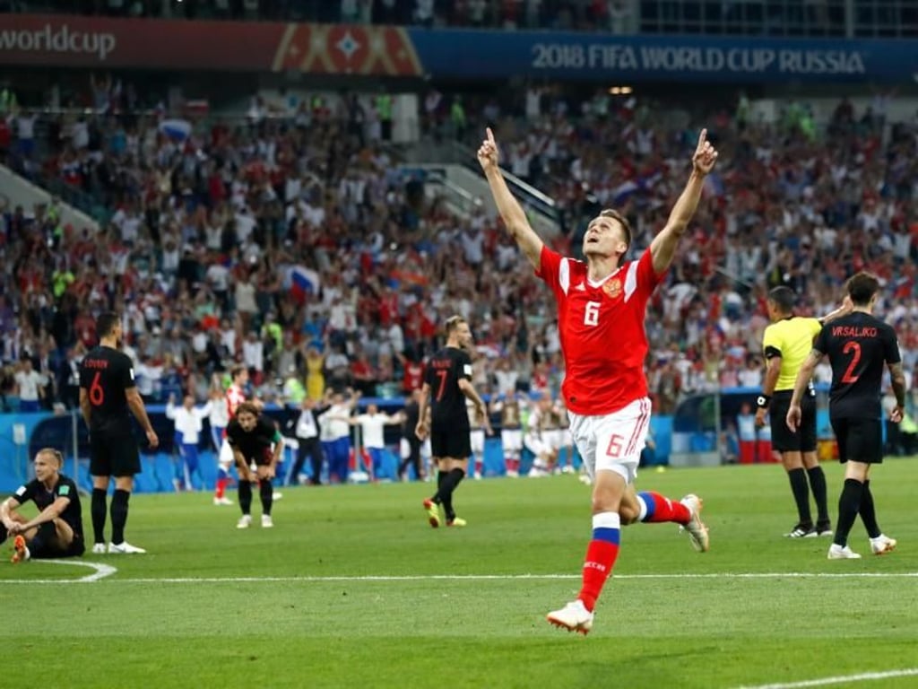 Der Russe Denis Tscheryschew feiert seinen Treffer zum 1:0 gegen Kroatien. Foto: Pavel Golovkin/AP