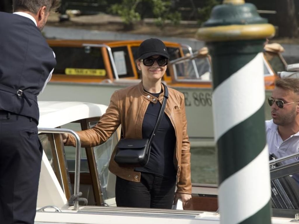 Juliette Binoche trifft auf dem Lido ein. Foto: Joel C Ryan/Invision
