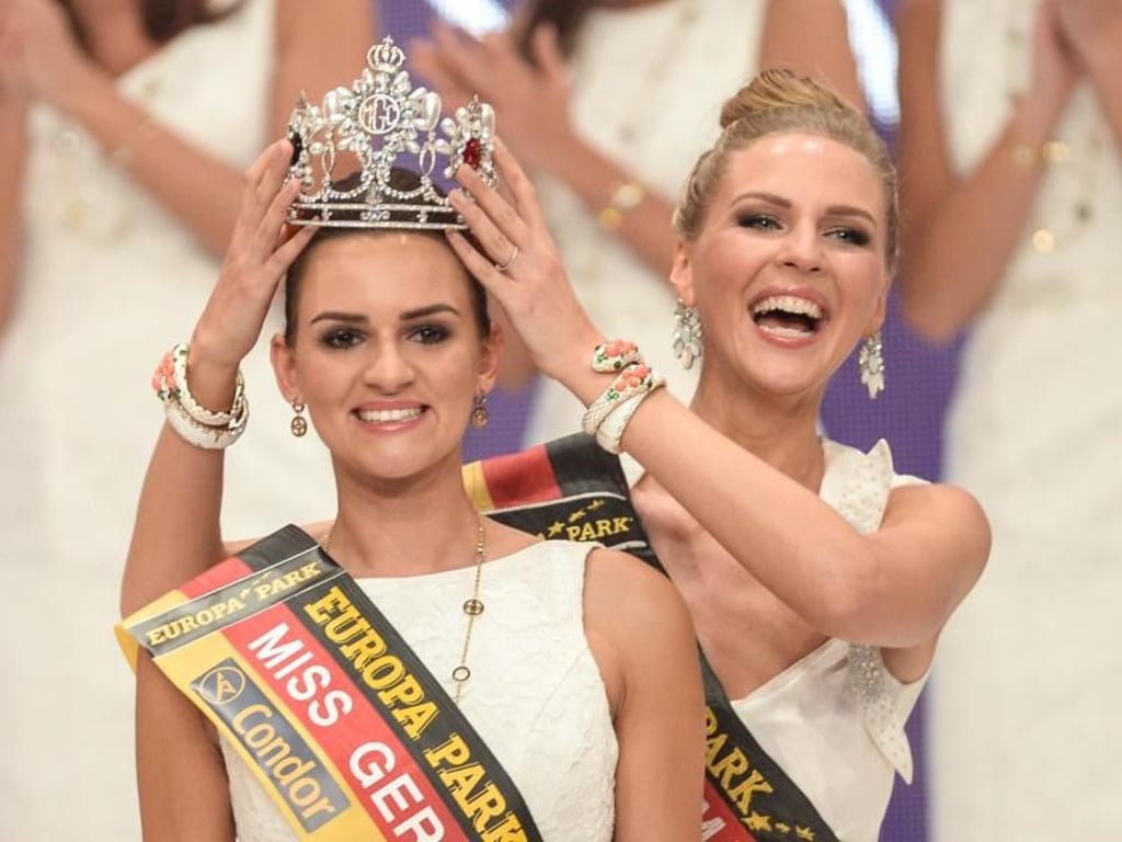Die neue MIss Germany Lena Bröder (l) neben Miss Germany 2015, Foto: Patrick Seeger