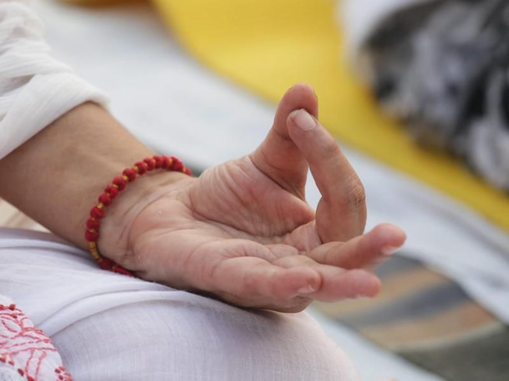 Yoga will Stress abbauen. Foto: Raminder Pal Singh