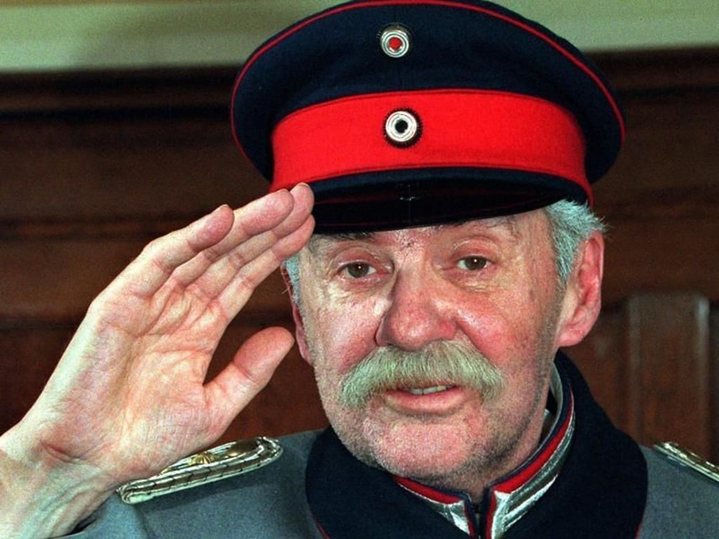 Eine seiner Paraderollen: Harald Juhnke als «Hauptmann von Köpenick». Foto: Wolfgang Kumm