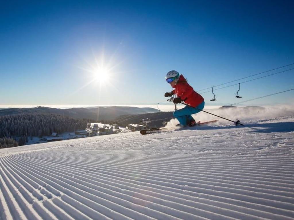 Auf dem Feldberg ist Skifahren oft bis in den April hinein möglich. Foto: Baschi Bender/Hochschwarzwald Tourismus GmbH
