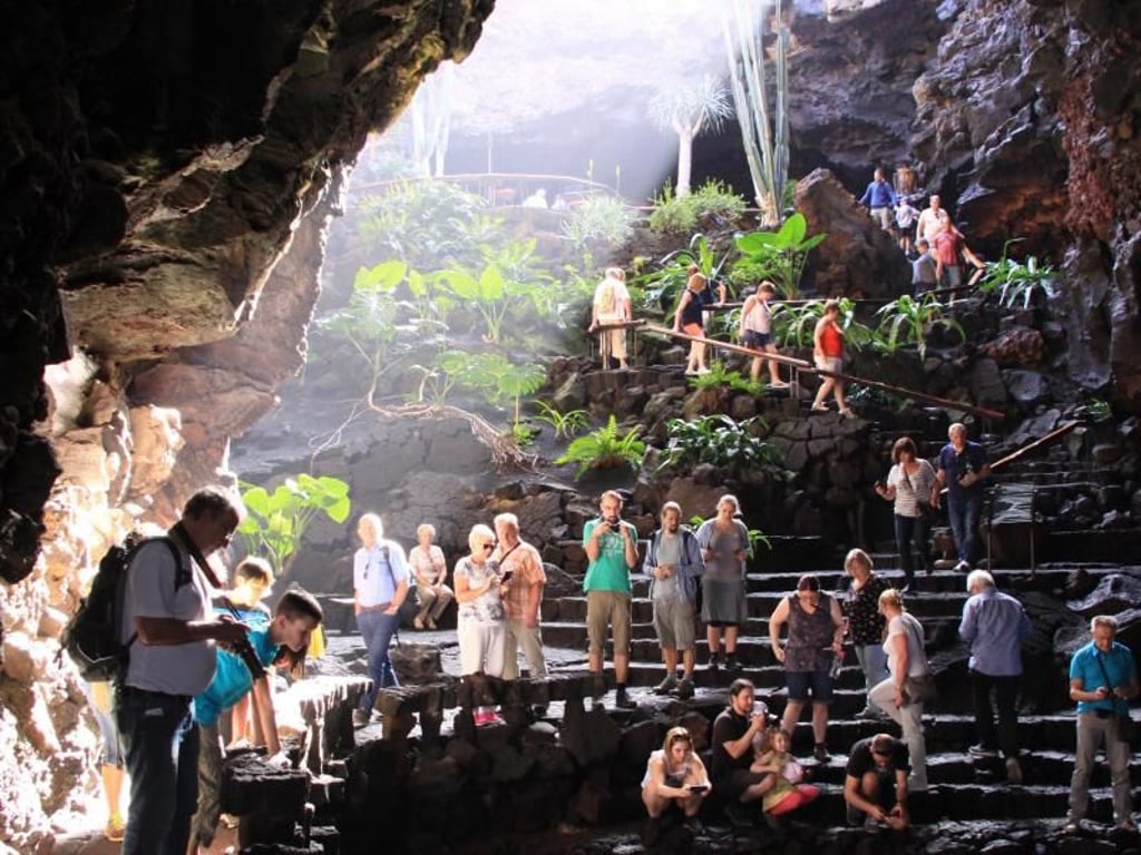 Der Lavatunnel Jameos del Agua ist eine beliebte Touristenattratkion - dank César Manrique. Foto: Manuel Meyer