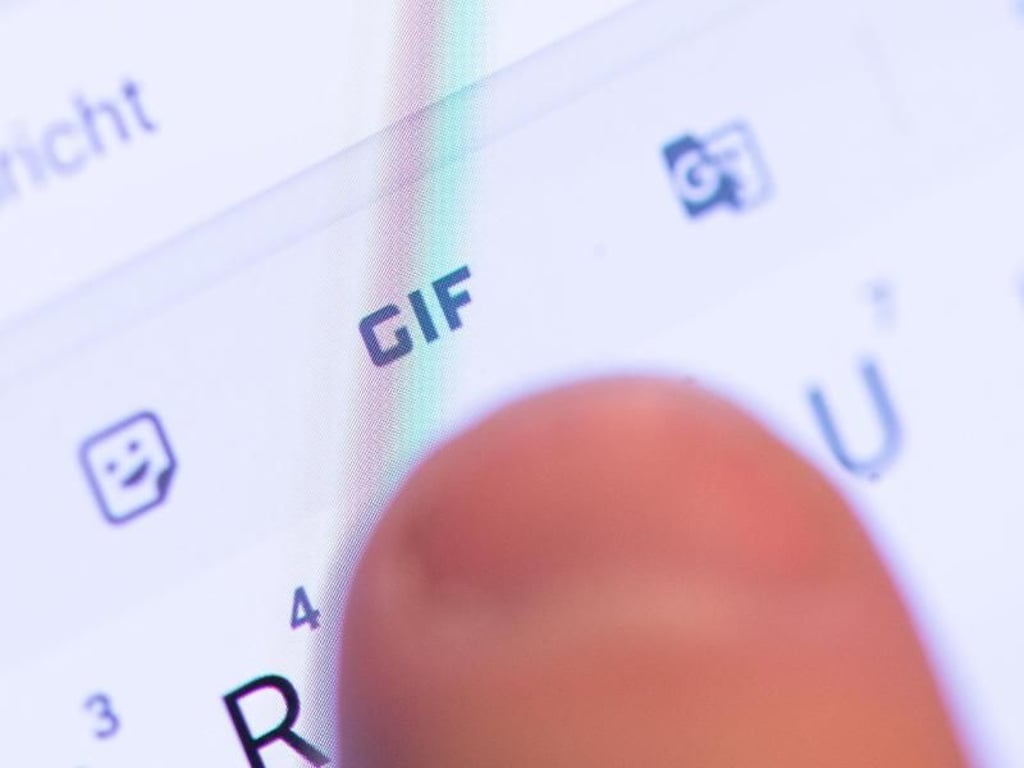 Zahlreiche Tastatur-Apps bieten weit mehr als nur Buchstaben und Zahlen. Foto: Silas Stein