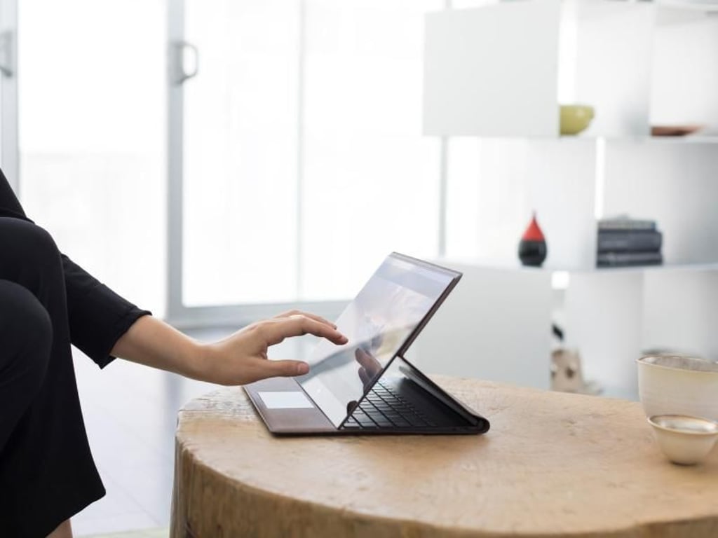 Im Zelt-Modus des HP Spectre Folio ist das Gerät mit dem Touchscreen und dem Touchpad nutzbar. Foto: HP