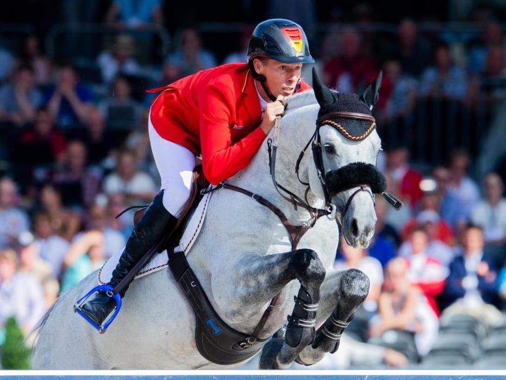 Springreiter Christian Ahlmann auf seinem Pferd Clintrexo. Foto: Rolf Vennenbernd