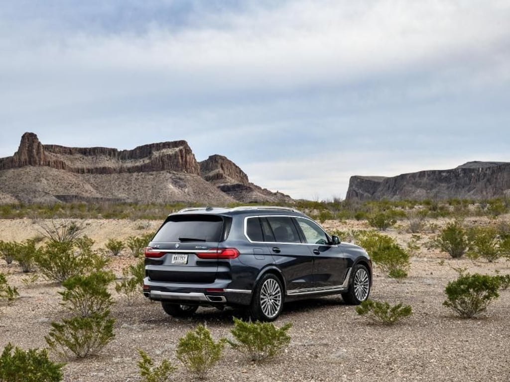 Ruhe und Gelassenheit: Dafür sorgen eine aktive Wanksteuerung und die Luftfederung. Foto: BMW