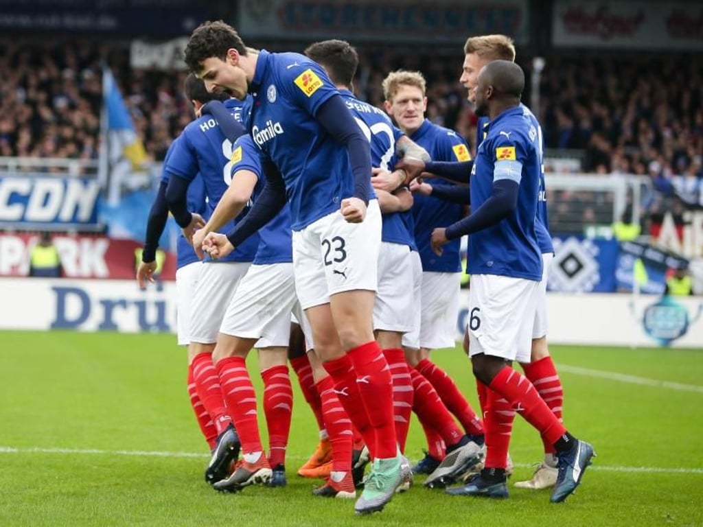 Holstein Kiel hält nach dem Erfolg über den HSV Anschluss an die Aufstiegsplätze. Foto: Frank Molter