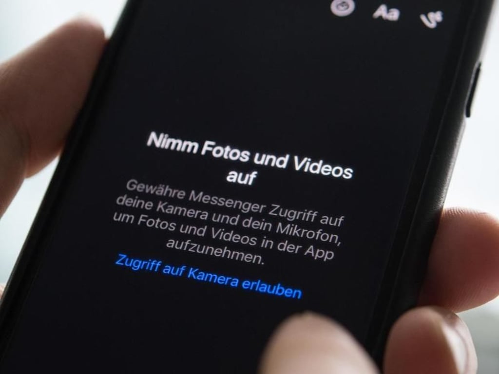 Manche Apps - hier der Facebook Messenger - erklären mittlerweile, warum sie welche Zugriffsrechte auf dem Smartphone brauchen. Foto: Franziska Gabbert/dpa-tmn