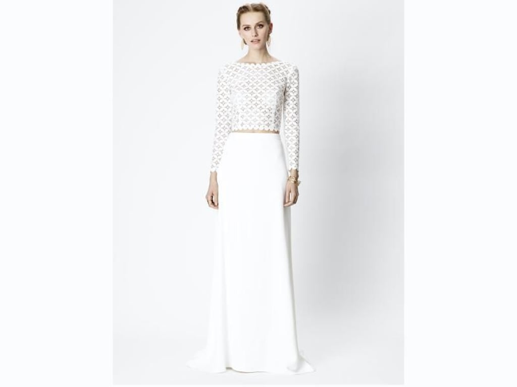 In der aktuellen Damenmode wie auch in der Brautmode ein Trend: Transparente Elemente. Rembo Styling zum Beispiel setzt auf ein durchscheinendes Oberteil zum weißen Rock (Preis auf Anfrage). Foto: Rembo Styling