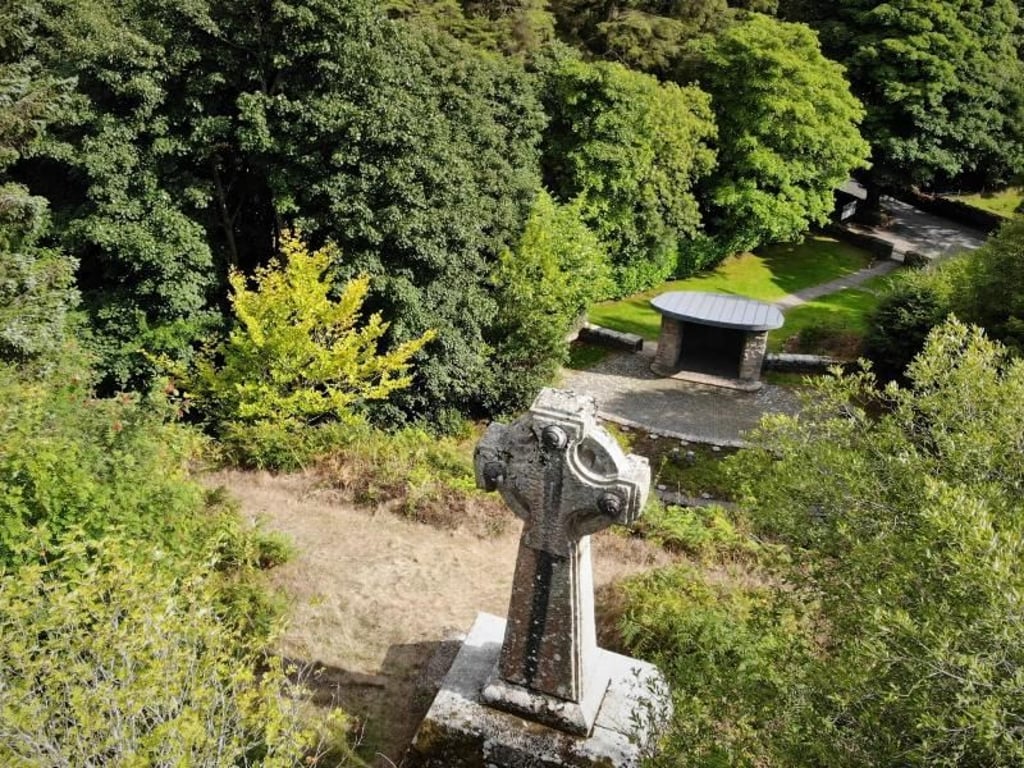 Der Soldatenfriedhof Glencree in Irland liegt in einem stillgelegten Steinbruch in den Wicklow Mountains. Foto: visitwicklow.ie