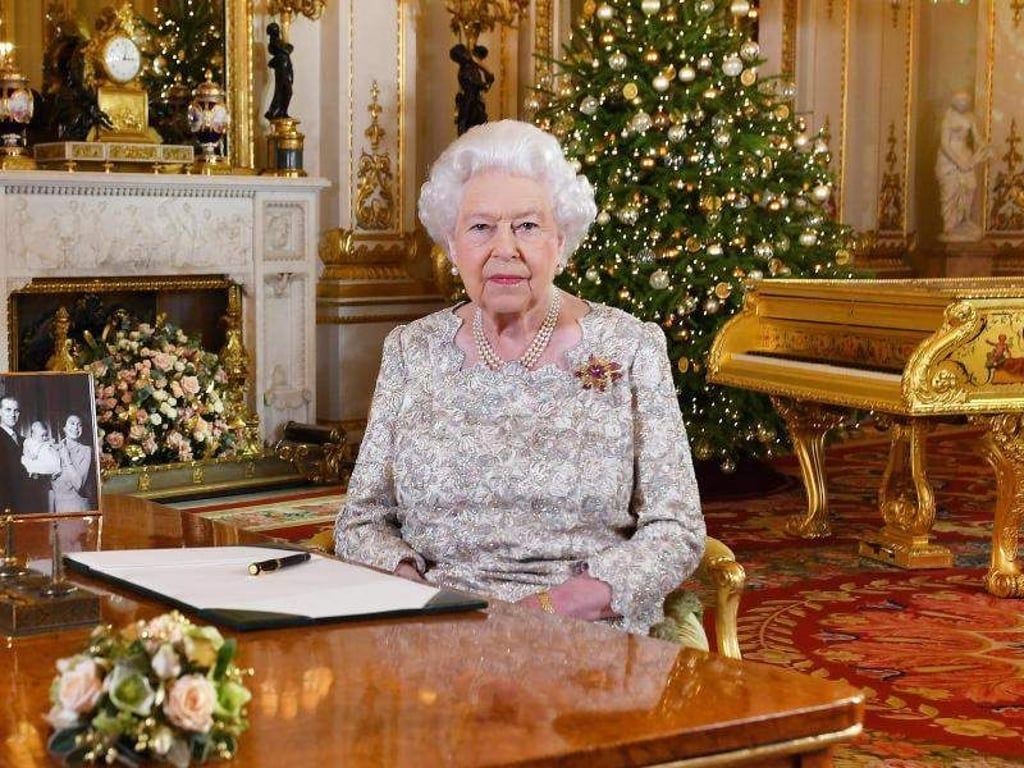 Die Queen nach der Aufzeichnung der Weihnachtsbotschaft im White Drawing Room im Buckingham-Palast. Foto: John Stillwell/PA