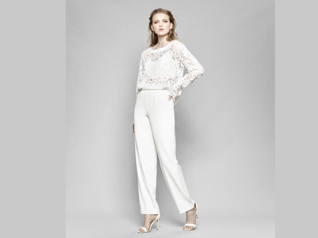 Hose statt Rock: Wer ein etwas anderes Hochzeitsoutfit sucht, wird in immer mehr Kollektionen fündig - auch bei Marylise (Preis auf Anfrage). Foto: Marylise