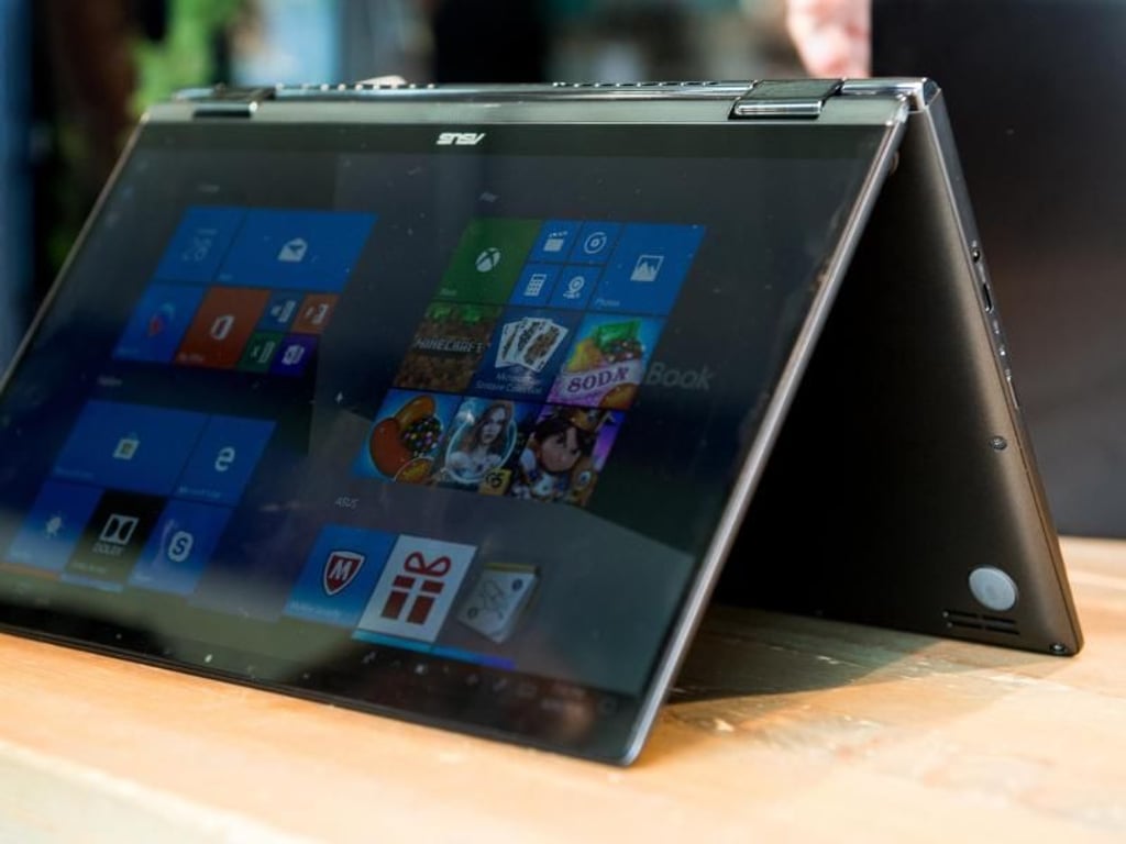 Eben noch ein Notebook, jetzt schon ein Tablet: Das Display der Zenbook-Flip-Geräte von Asus lässt sich frei um 360 Grad drehen. Foto: Franziska Gabbert