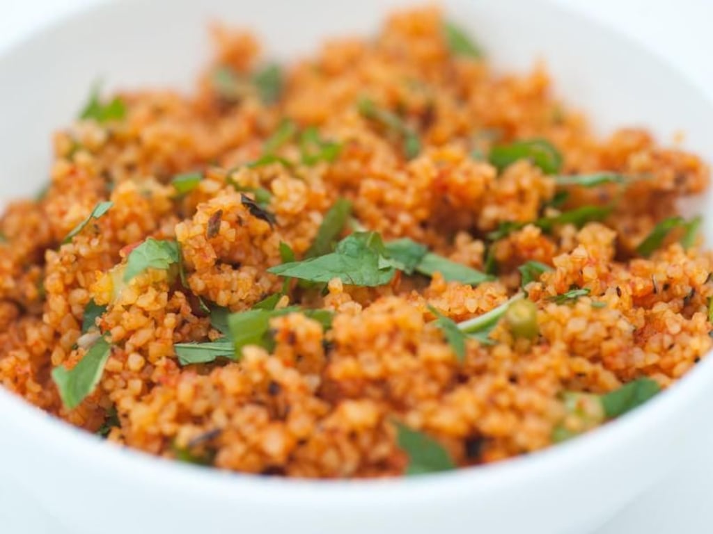 Ein Couscous-Salat ist eine perfekte Basis und kann mit allem ergänzt werden, was Kinder gerne mögen. Foto: Andrea Warnecke