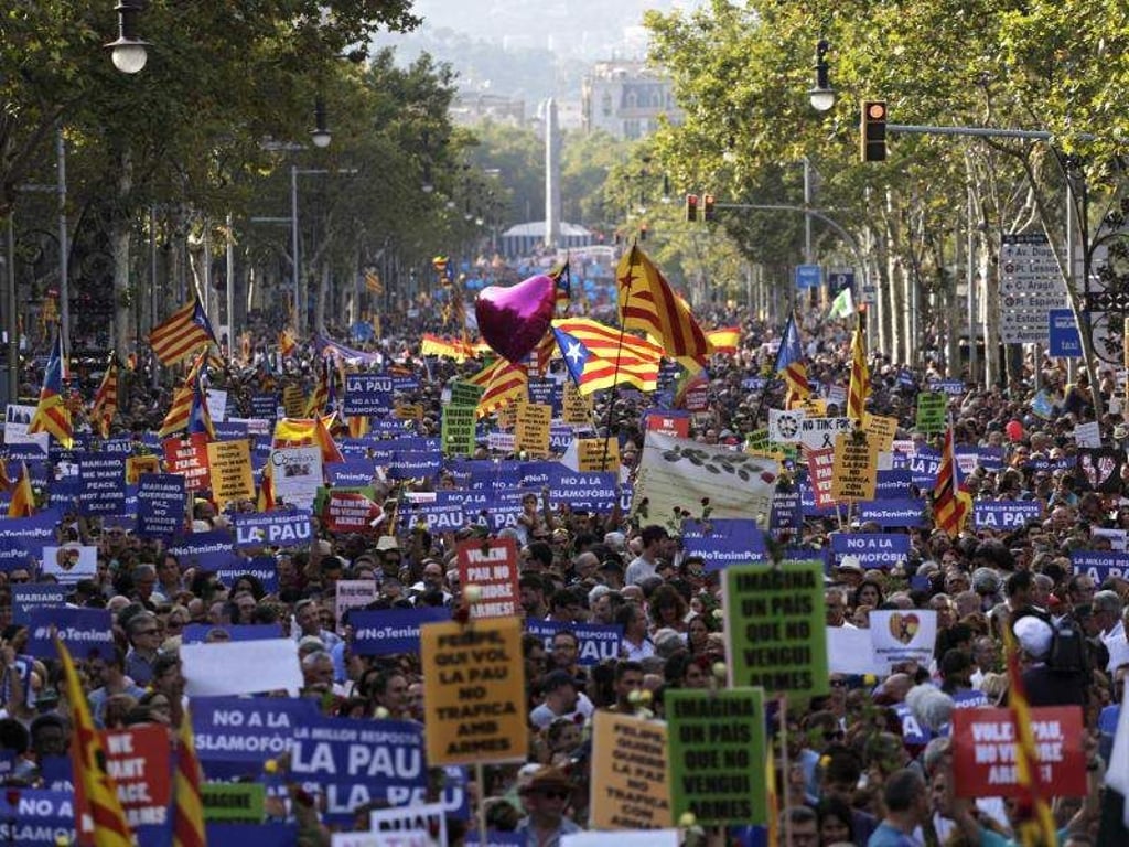 «Ich habe keine Angst»: Tausende Demonstranten sind in Barcelona zu einer Gedenkversammlung zusammengekommen. Foto: Emilio Morenatti