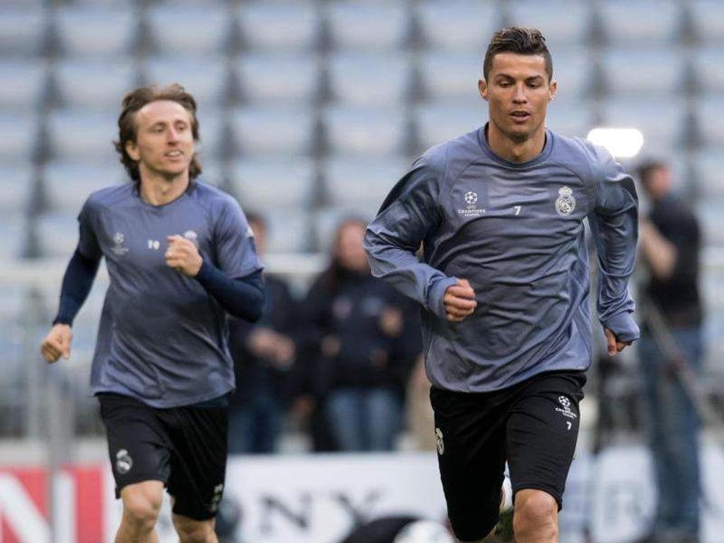 Luka Modric (l) trainiert bei Real Madrid 2017 gemeinsam mit Christiano Ronaldo. Foto: Sven Hoppe