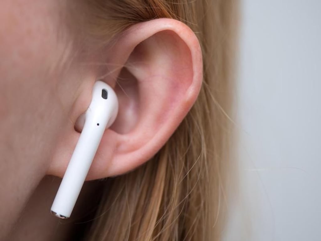 Drahtlos ist das neue Kabel: Apples Airpods machen es vor, viele Hersteller von drahtlosen Ohrstöpsel ziehen mit alltagstauglichen Produkten ohne Kabel nach. Foto:Andrea Warnecke/dpa-tmn