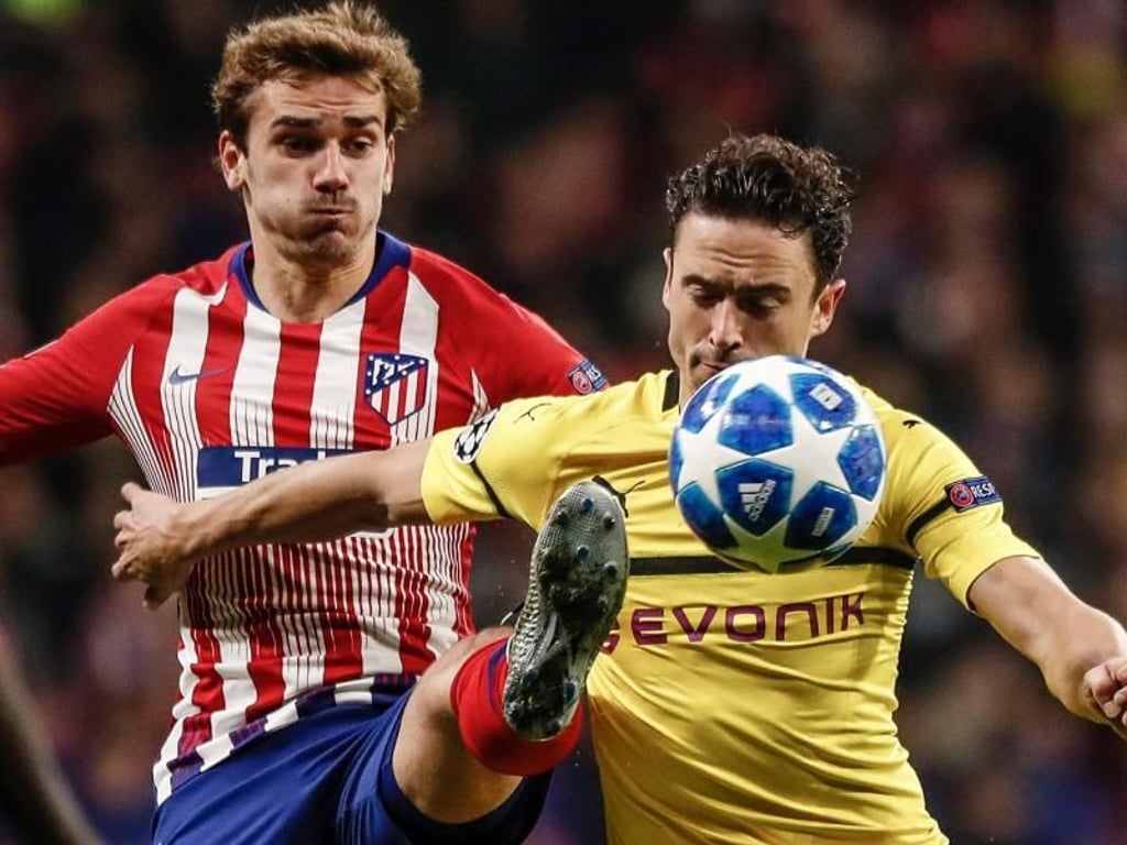 Atlético-Star Antonie Griezmann (l) im Zweikampf mit Dortmunds Thomas Delaney. Foto: Enrique de la Fuente/gtres