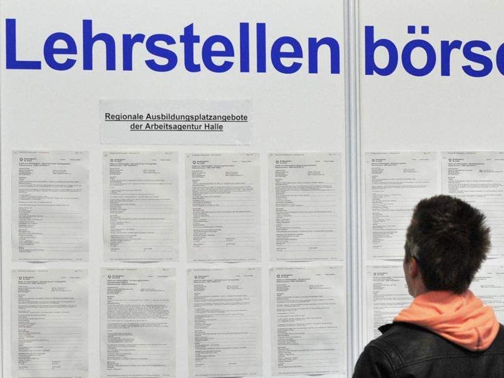 Die Zahl der ausländischen Azubis steigt. Foto: Hendrik Schmidt/Archiv