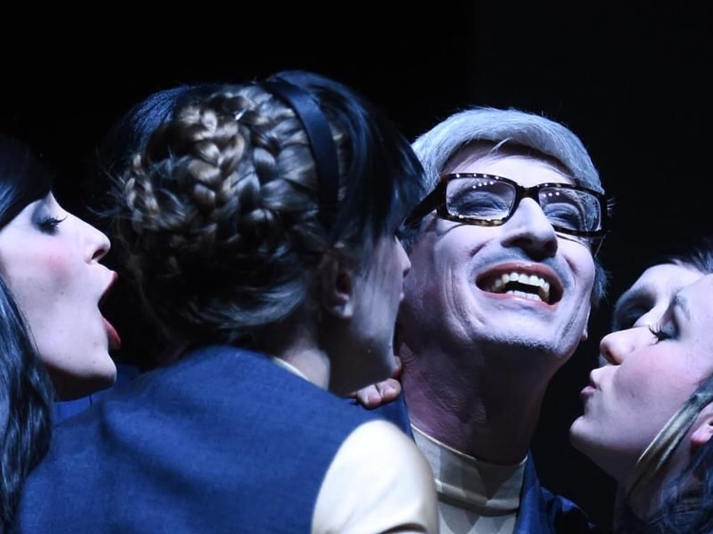 Schauspieler Michael Pempelforth ist Joh Fredersen im Stück «Metropolis». Foto: Hendrik Schmidt/dpa