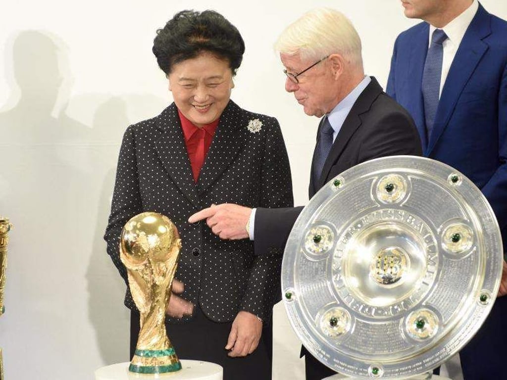 Die chinesische Vize-Premierministerin Liu Yandong (l) traf DFL-Präsident Reinhard Rauball. Foto: Henning Kaiser
