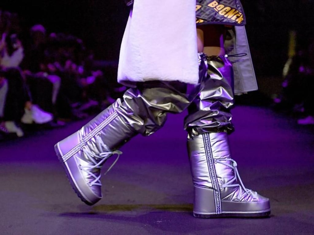 Zur neuen Kollektionen von Bogner gehören auch glänzende Moonboots. Foto: Britta Pedersen