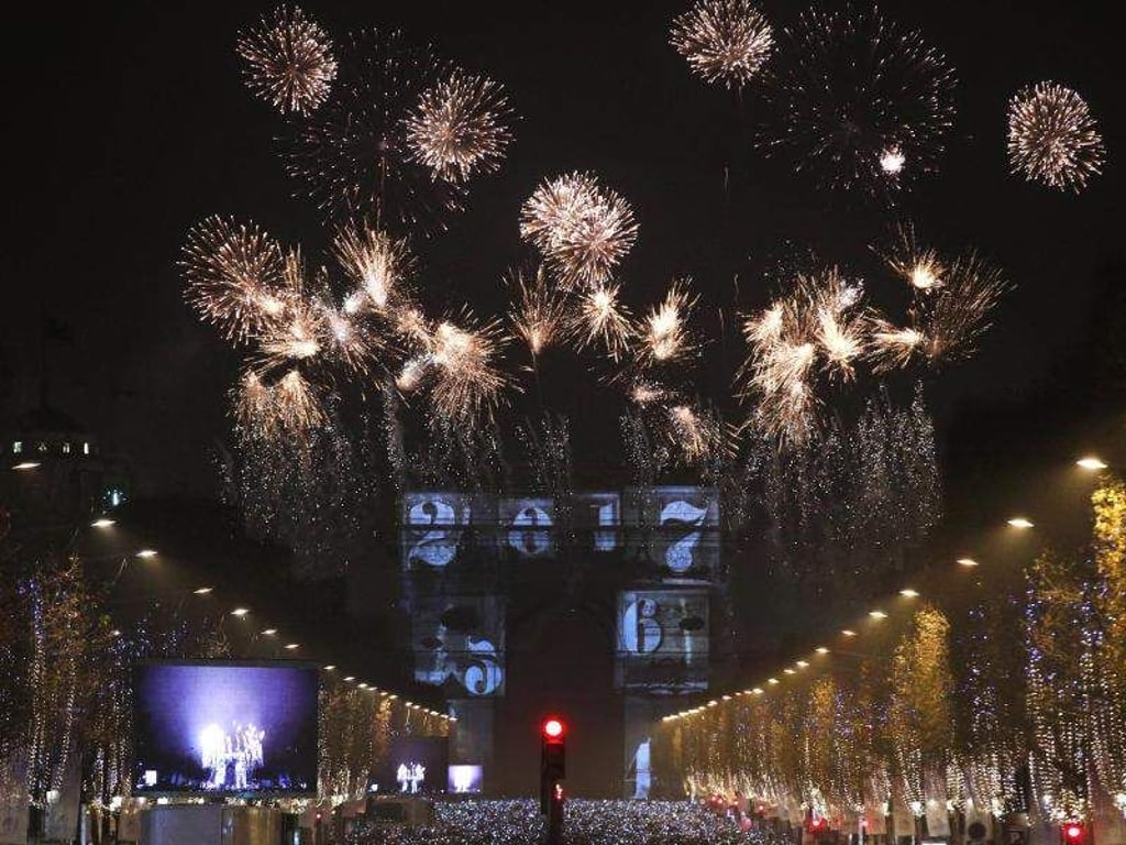 In Paris wird auf den Champs-Élysées groß Silvester gefeiert. Foto: Christophe Ena