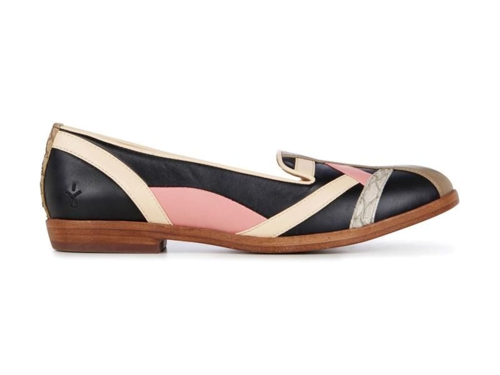 Einige Slipper, wie das Modell Daphne von Emu Australia (179 Euro), ähneln von der Form her den Ballerinas. Doch überholen die Slipper ihre Konkurrenten in dieser Saison in der Beliebtheitsskala. Foto: Emu Australia