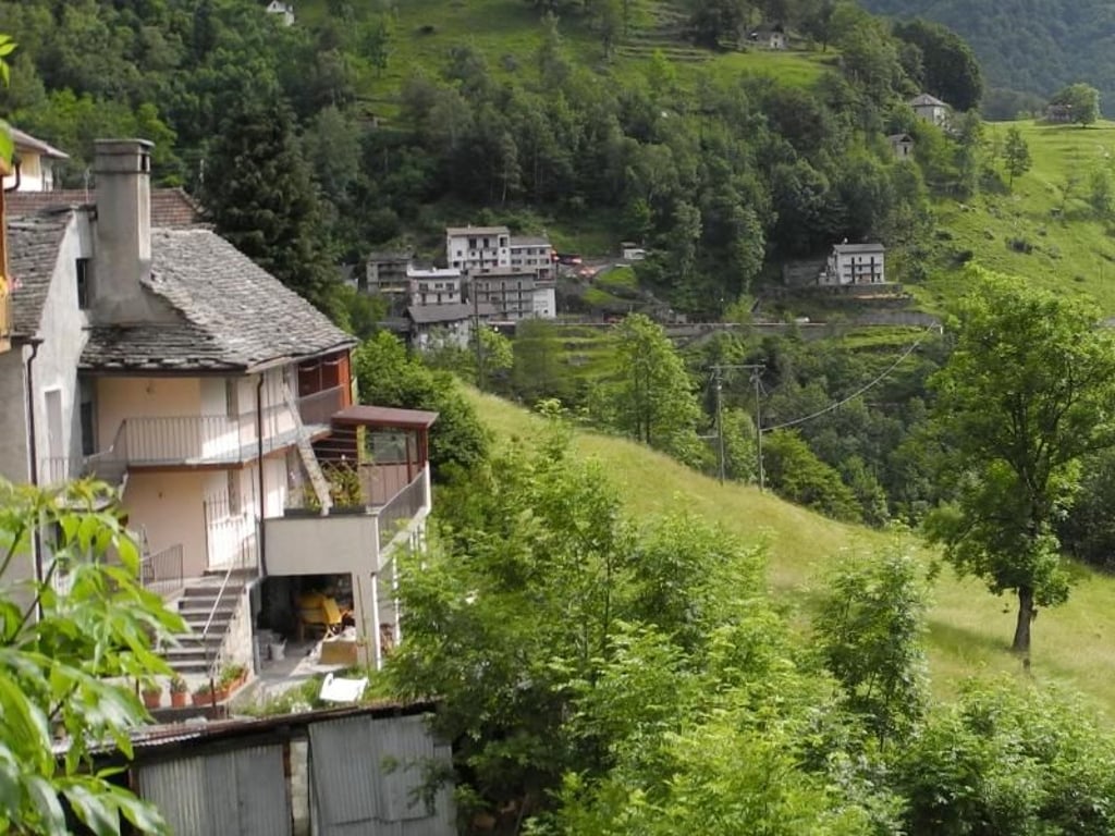Der letzte Ort im Tal: Von Spruga aus ist es nicht mehr weit bis zur italienischen Grenze. Foto: Nina Zimmermann