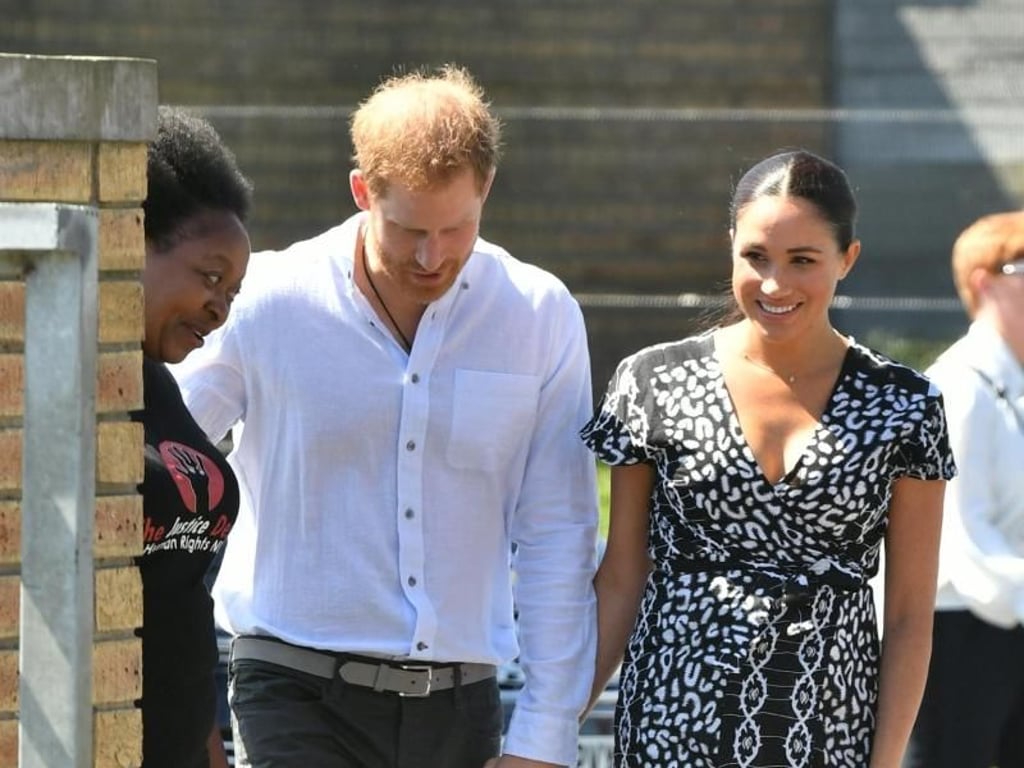 Der britische Prinz Harry und seine Ehefrau Meghan sind in Kapstadt eingetroffen. Foto: Dominic Lipinski/PA Wire