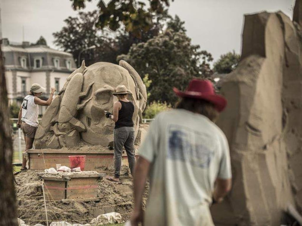Beim Internationalen Sandskulpturenfestival in Rorschach am Bodensee kommen Künstler aus mehreren Ländern zusammen. Foto: Sandskulpturenfestival/dpa-tmn