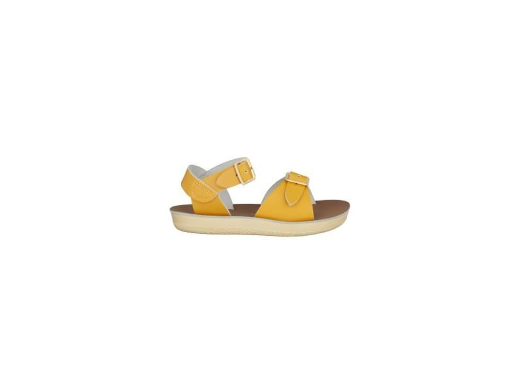 Zu den Highlightfarben für Sommerschuhe zählt Gelb. Hier ein Beispiel von Salt-Water Sandals (ca. 50 Euro). Foto: Salt-Water Sandals