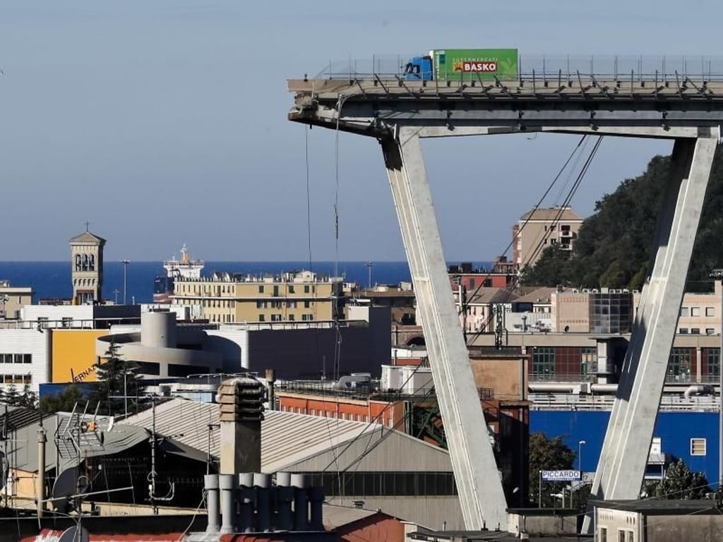 Noch ist die Ursache der Katastrophe von Genua nicht endgültig geklärt. Foto: Antonio Calanni/AP