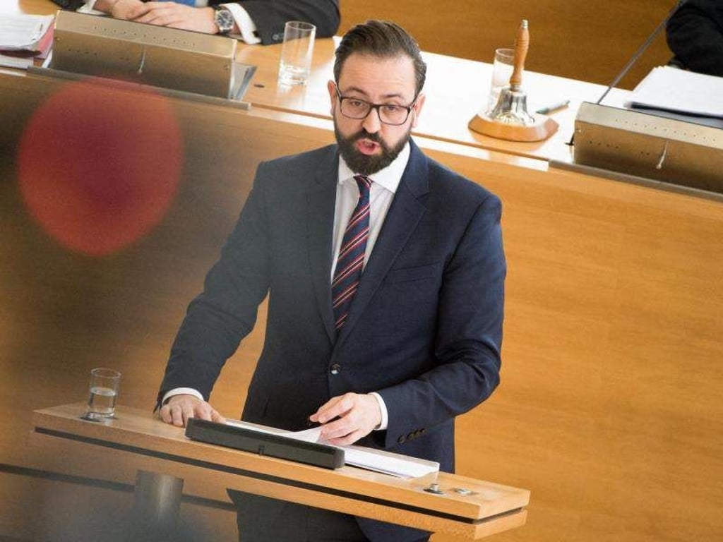 Sebastian Gemkow (CDU) spricht im Landtag in Dresden. Foto: Arno Burgi/Archiv