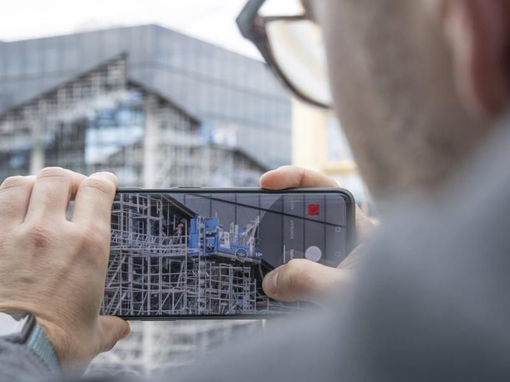 Die Kamera des OnePlus 7 Pro erlaubt dreifachen optischen Zoom, mit digitaler Hilfe ist bis zu zehnfache Vergrößerung möglich. Foto: Robert Günther/dpa-tmn