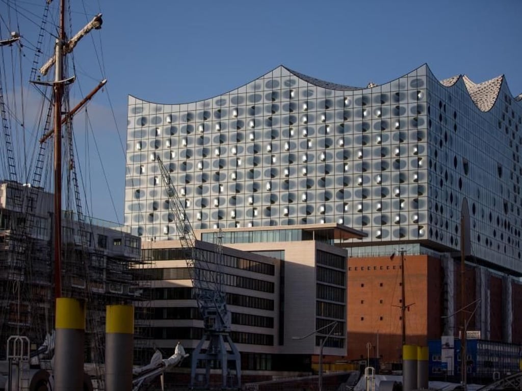 Die Elbphilharmonie im winterlichen Sonnenlicht. Foto: Axel Heimken