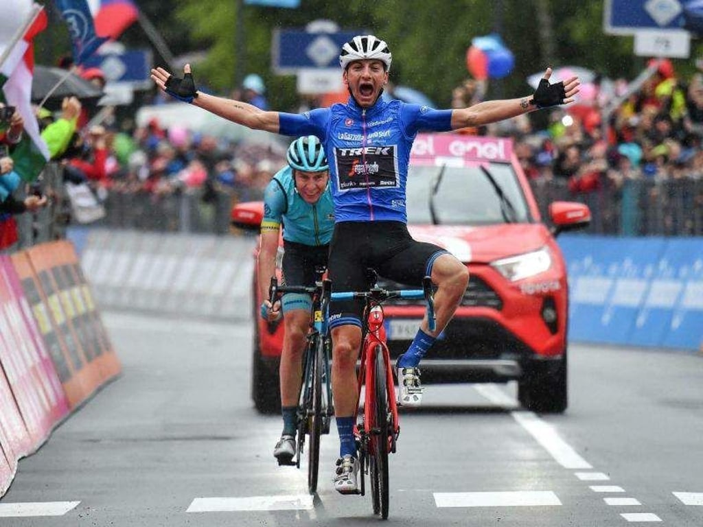 Giulio Ciccone feiert seinen Etappensieg auf der Königsetappe des 102. Giro d'Italia. Foto: Alessandro Di Meo/ANSA