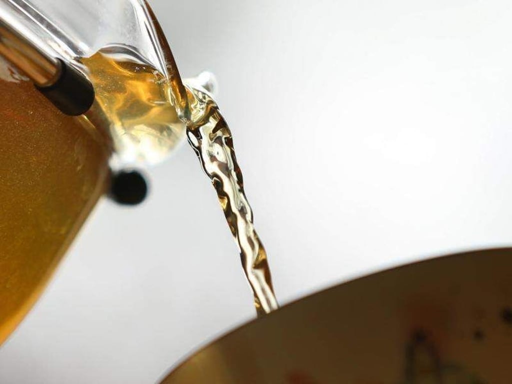 Sanft und frisch: So schmeckt der Eistee aus grünem Rooibos. Foto: Karl-Josef Hildenbrand