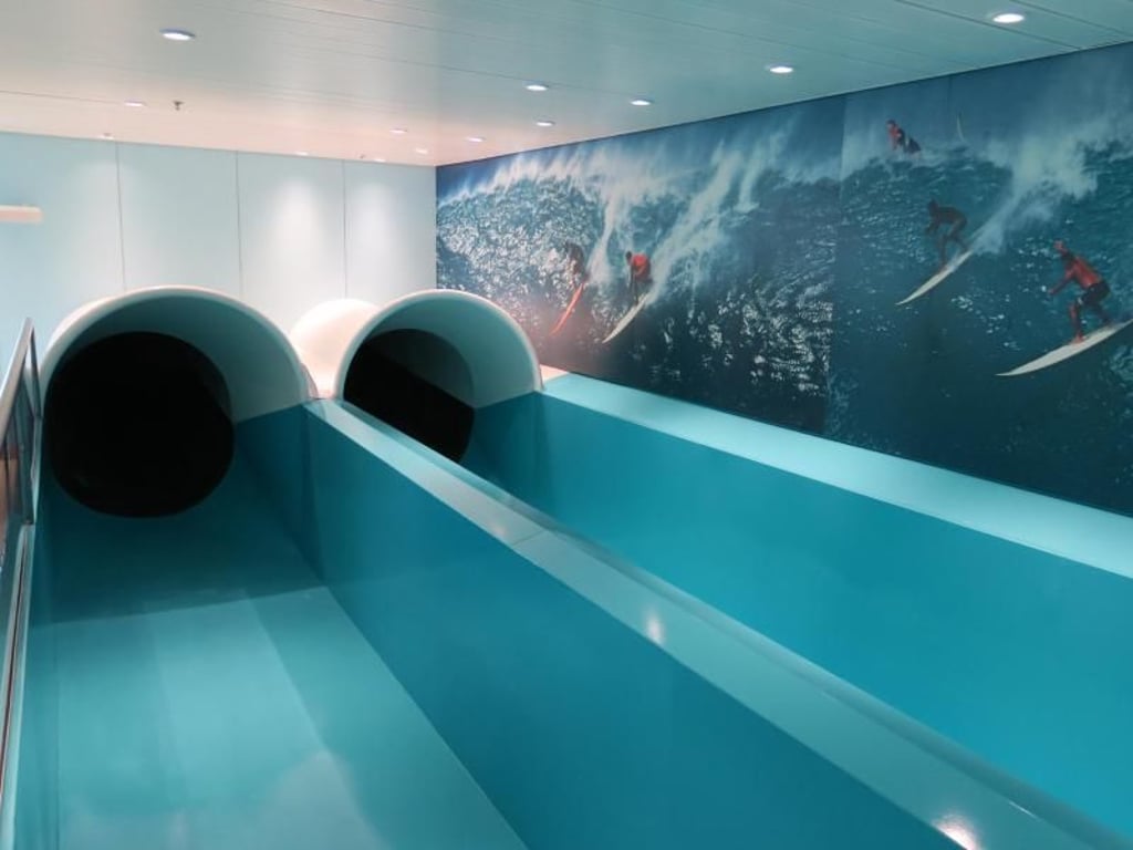 Bald auch mit Wasser: Der «Racer» ist eine Rutsche mit zwei Röhren. Foto: Michael Zehender
