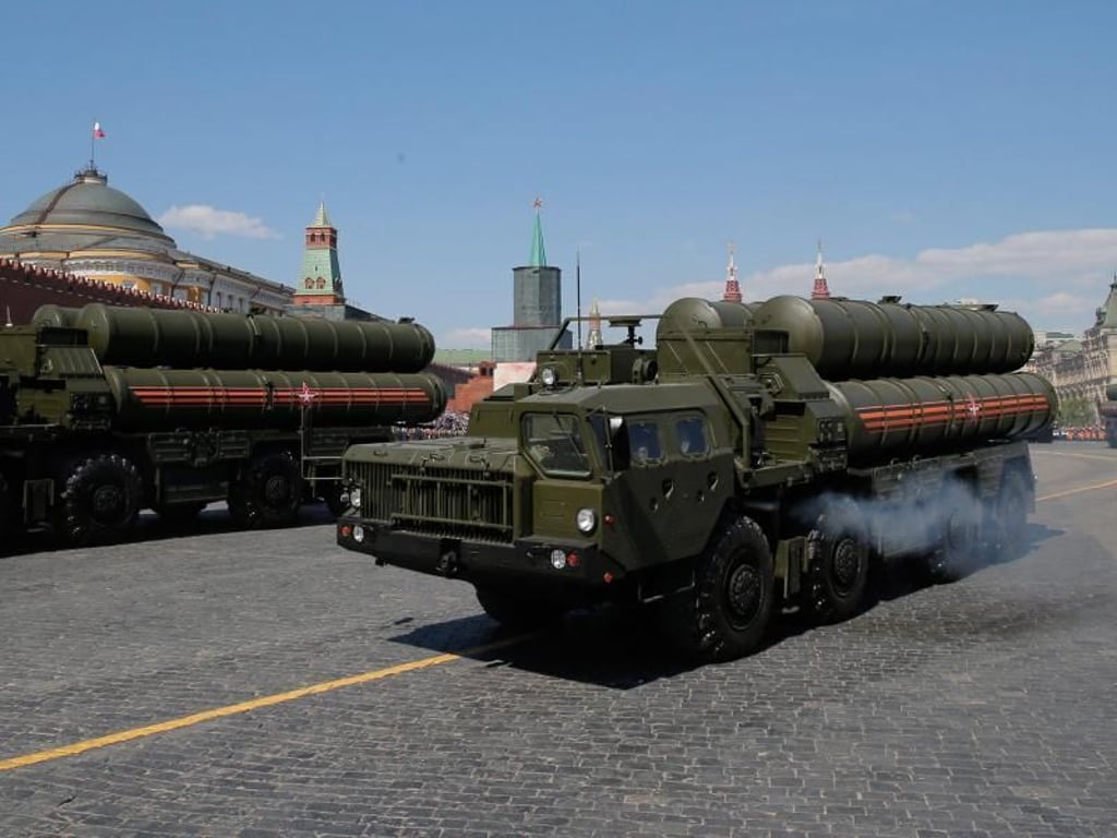 Das russische Flugabwehrsystem S-400 während einer Militärparade auf dem Roten Platz. Foto: Yuri Kochetkov/EPA
