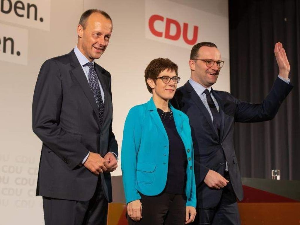 Konkurrenten um die Merkel-Nachfolge: Friedrich Merz, Annegret Kramp-Karrenbauer und Jens Spahn (v.l.) werben bei einer CDU-Regionalkonferenz für sich. Foto: Arifoto UG/Michael Reichel