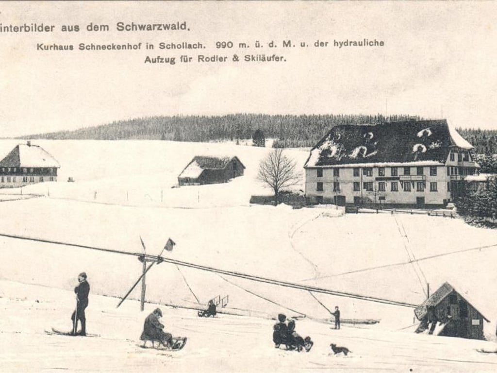 Historische Zeichung der Pension «Schneckenhof» in Schollach samt dem Skilift, der dort 1908 als erster weltweit in Betrieb ging. Foto: Kreisarchiv Breisgau Hochschwarzwald