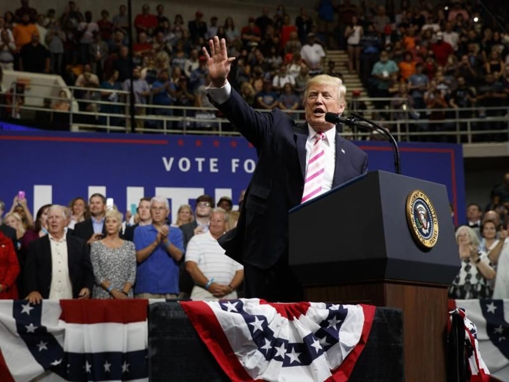 Donald Trump attackierte die US-Sportidole bei einer Wahlkampfveranstaltung für einen republikanischen Senatskandidaten. Foto: Evan Vucci